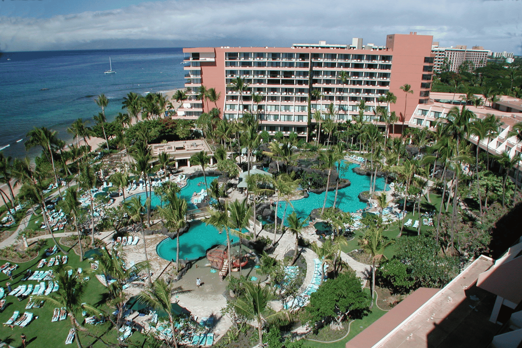 Hotel with A view of the West Maui Mountains on one side, and the sun rising above the ocean on the other makes this the perfect stay in Maui